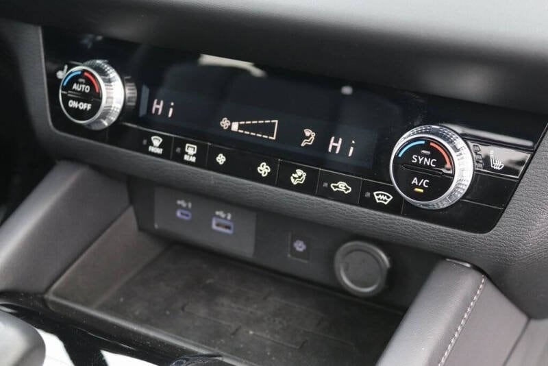 2025 Mitsubishi Outlander Plug-in Hybrid SE - Photo 13