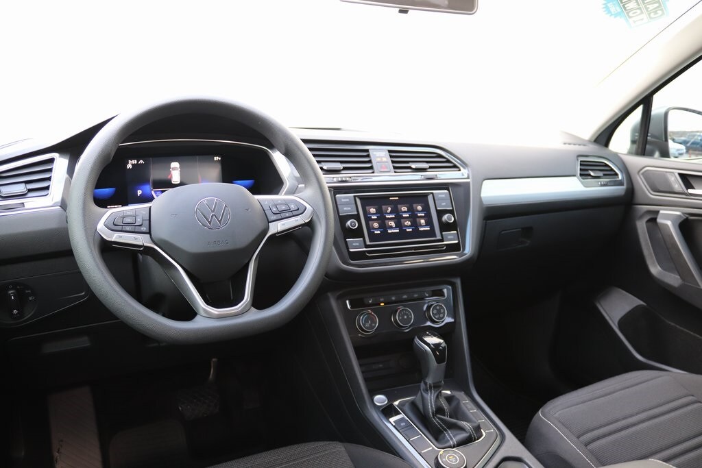 2022 Volkswagen Tiguan S photo 2