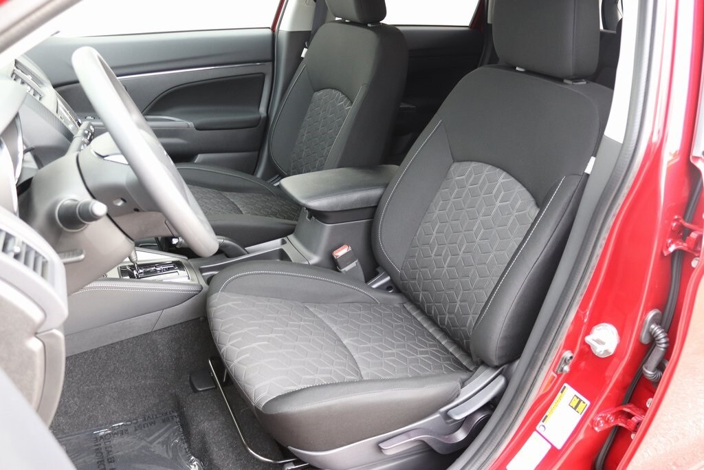 2025 Mitsubishi Outlander Sport ES photo 4