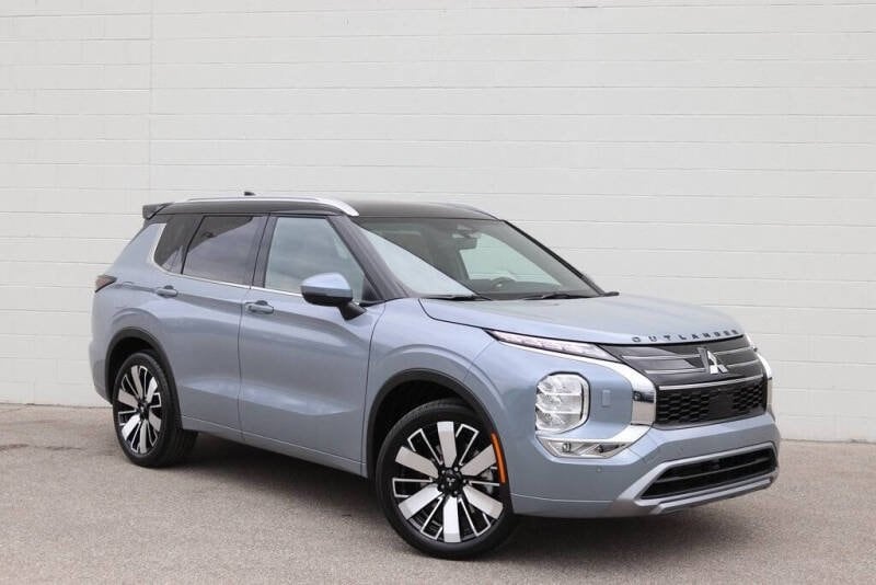 2025 Mitsubishi Outlander SEL's photo