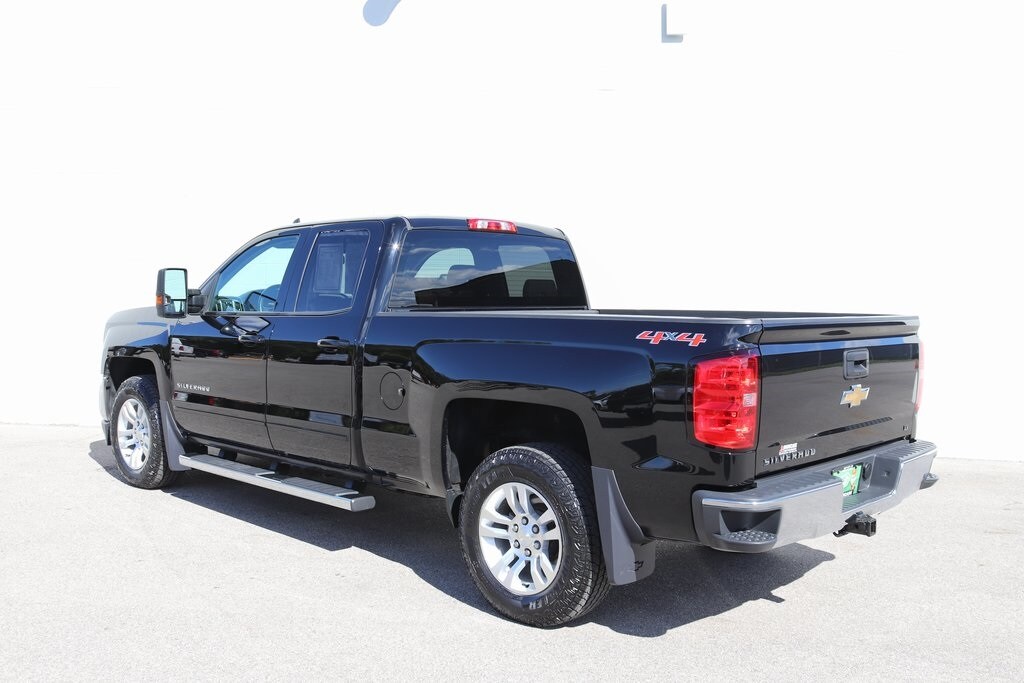 2017 Chevrolet Silverado 1500 LT photo 2