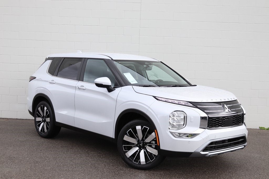 2025 Mitsubishi Outlander SE's photo