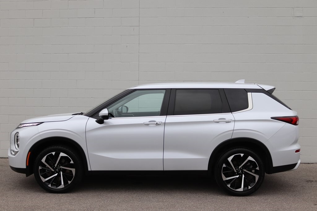 2024 Mitsubishi Outlander SE Ralliart photo 2