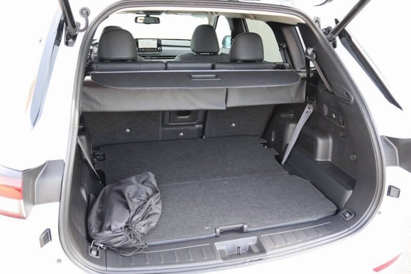 2025 Mitsubishi Outlander Plug-in Hybrid SE - Photo 6