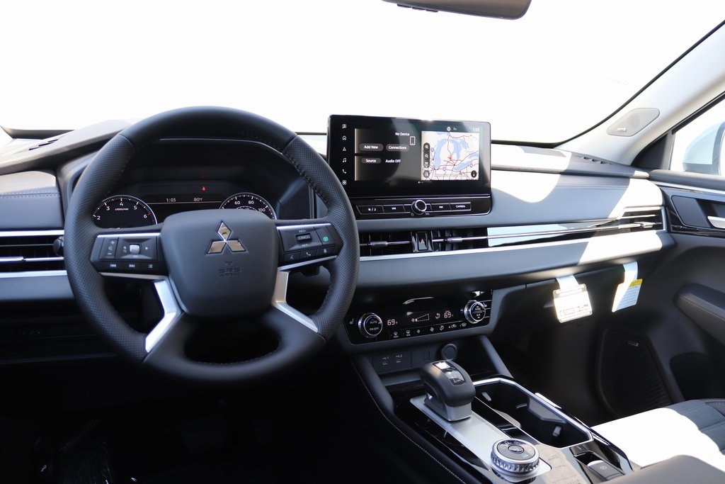 New 2025 Mitsubishi Outlander SE SUV