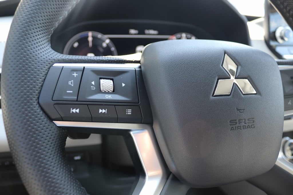 2025 Mitsubishi Outlander Plug-in Hybrid SEL - Photo 36