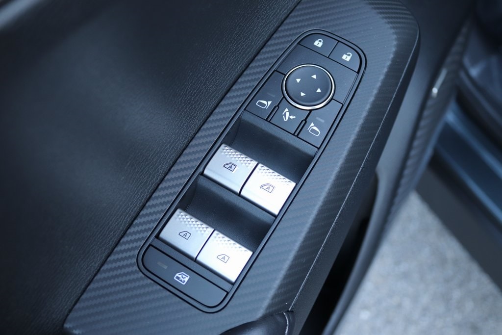 New 2025 Mitsubishi Outlander SE SUV