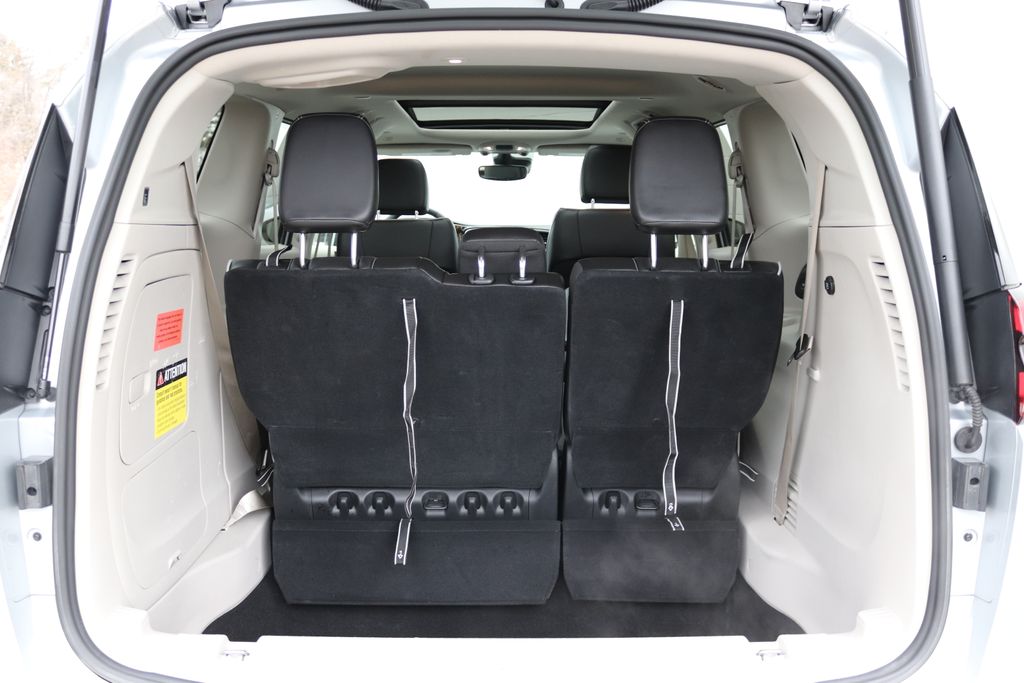 2023 Chrysler Pacifica Hybrid Limited - Photo 41