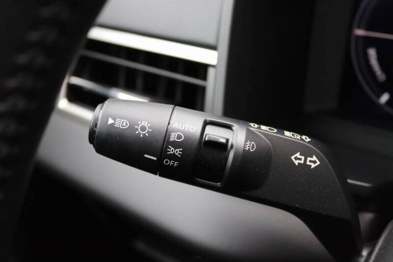 2025 Mitsubishi Outlander Plug-in Hybrid SE - Photo 28