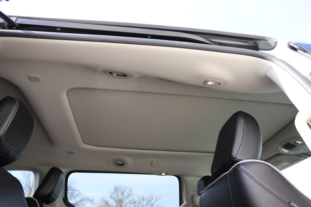 2023 Chrysler Pacifica Hybrid Limited - Photo 33