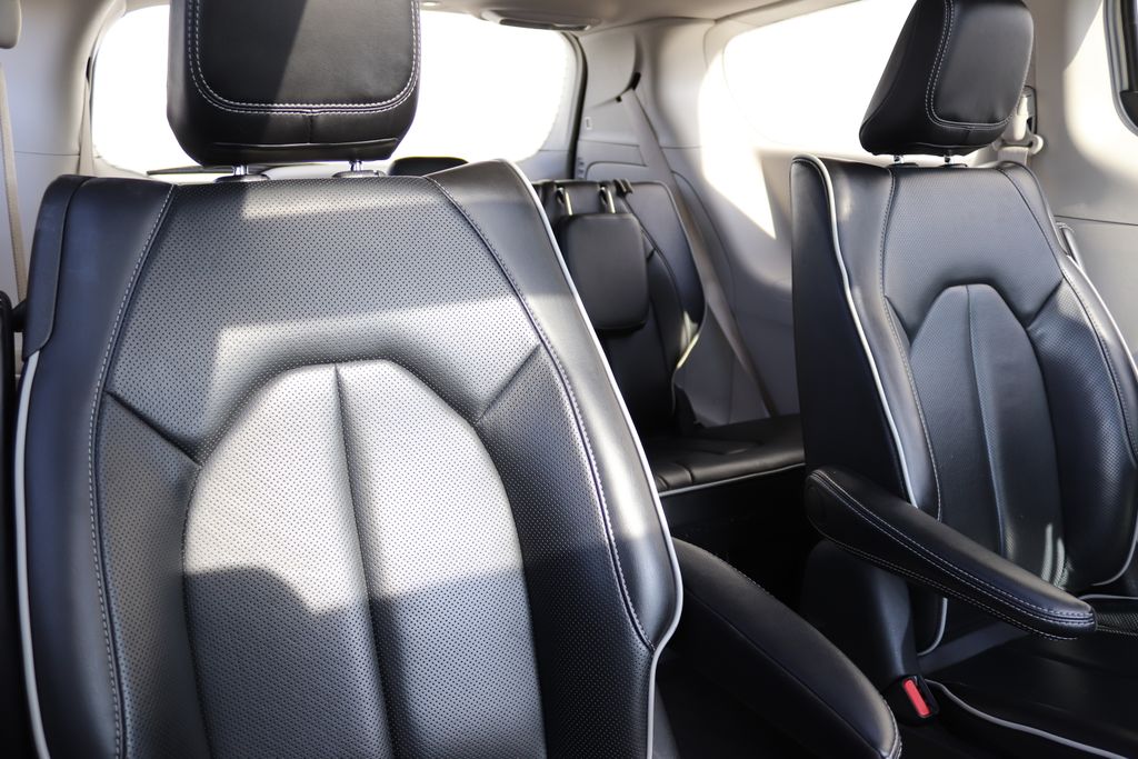 2023 Chrysler Pacifica Hybrid Limited - Photo 6