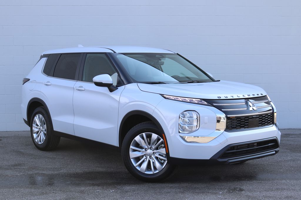 2026 Mitsubishi Outlander ES S-AWC's photo