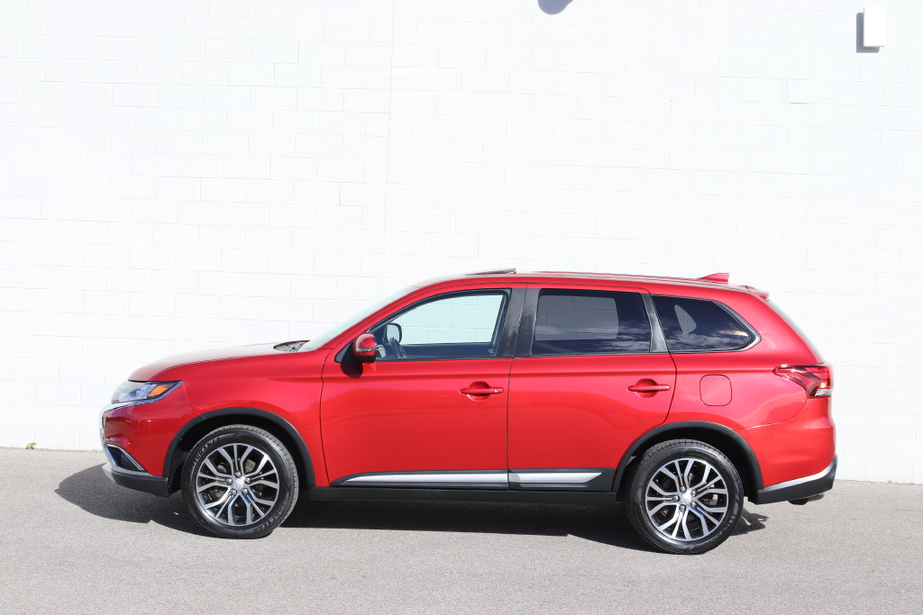 Used 2018 Mitsubishi Outlander SE with VIN JA4AZ3A37JZ071448 for sale in Bay City, MI