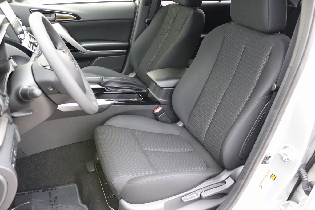 2026 Mitsubishi Eclipse Cross LE photo 4