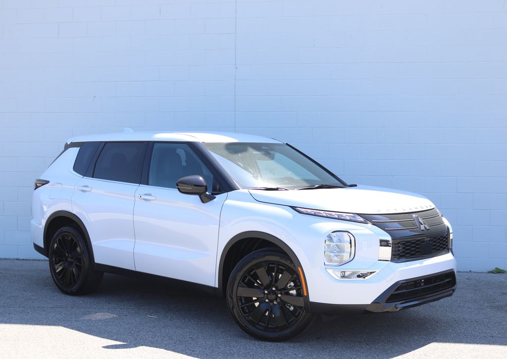 2026 Mitsubishi Outlander LE S-AWC's photo