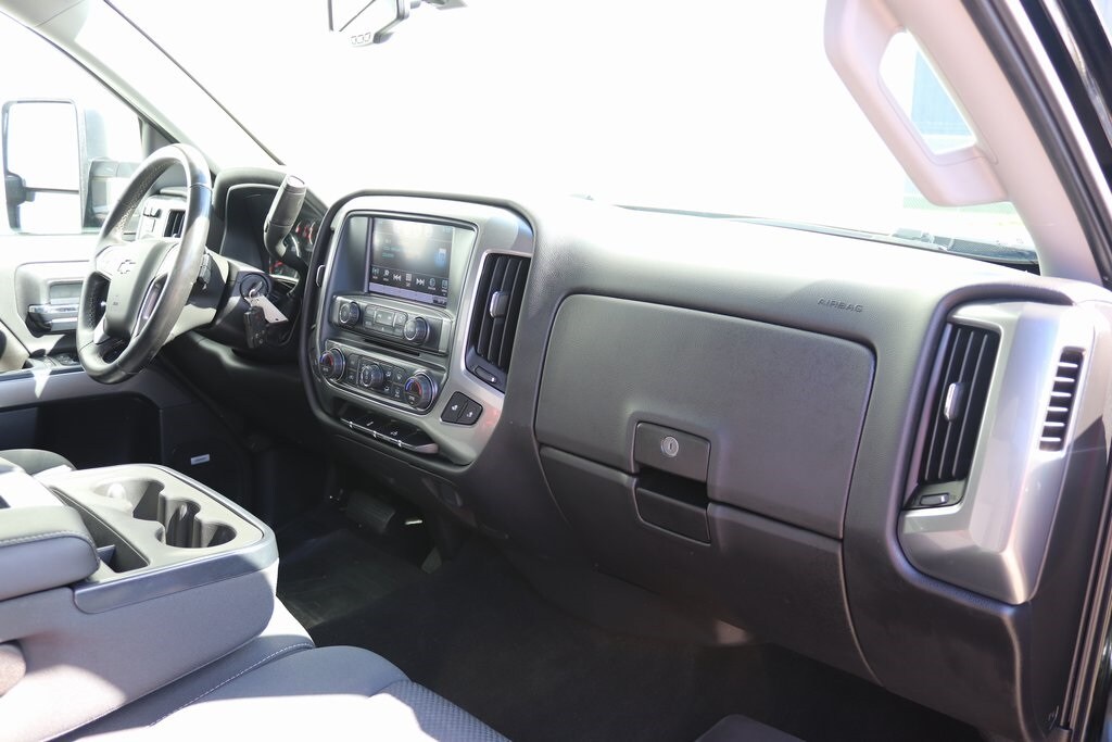 2017 Chevrolet Silverado 1500 LT photo 4