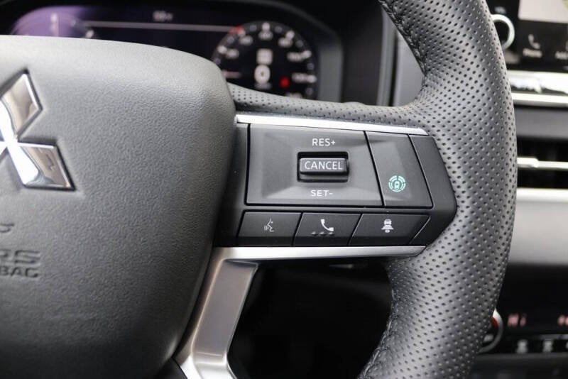 2025 Mitsubishi Outlander Plug-in Hybrid SE - Photo 26