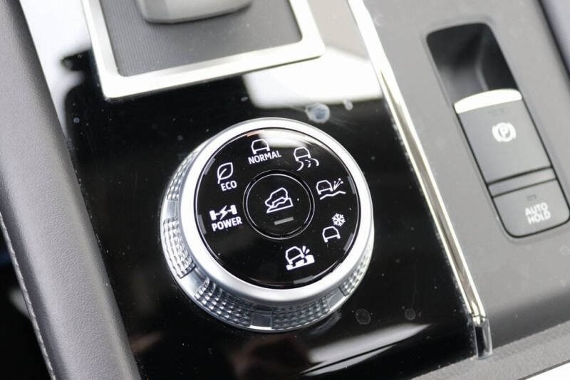 2025 Mitsubishi Outlander Plug-in Hybrid SE - Photo 24
