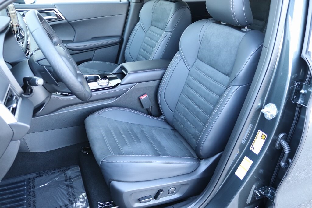 New 2025 Mitsubishi Outlander SE SUV