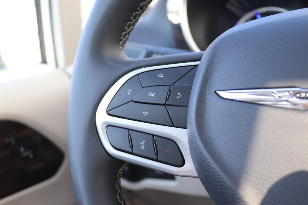 2023 Chrysler Pacifica Hybrid Limited - Photo 12