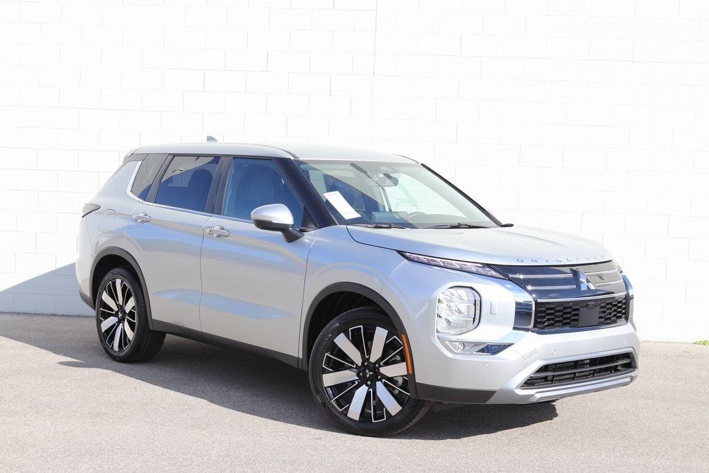 2025 Mitsubishi Outlander SE's photo