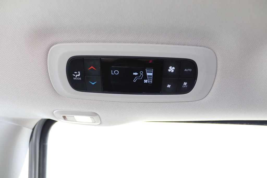 2023 Chrysler Pacifica Hybrid Limited - Photo 30