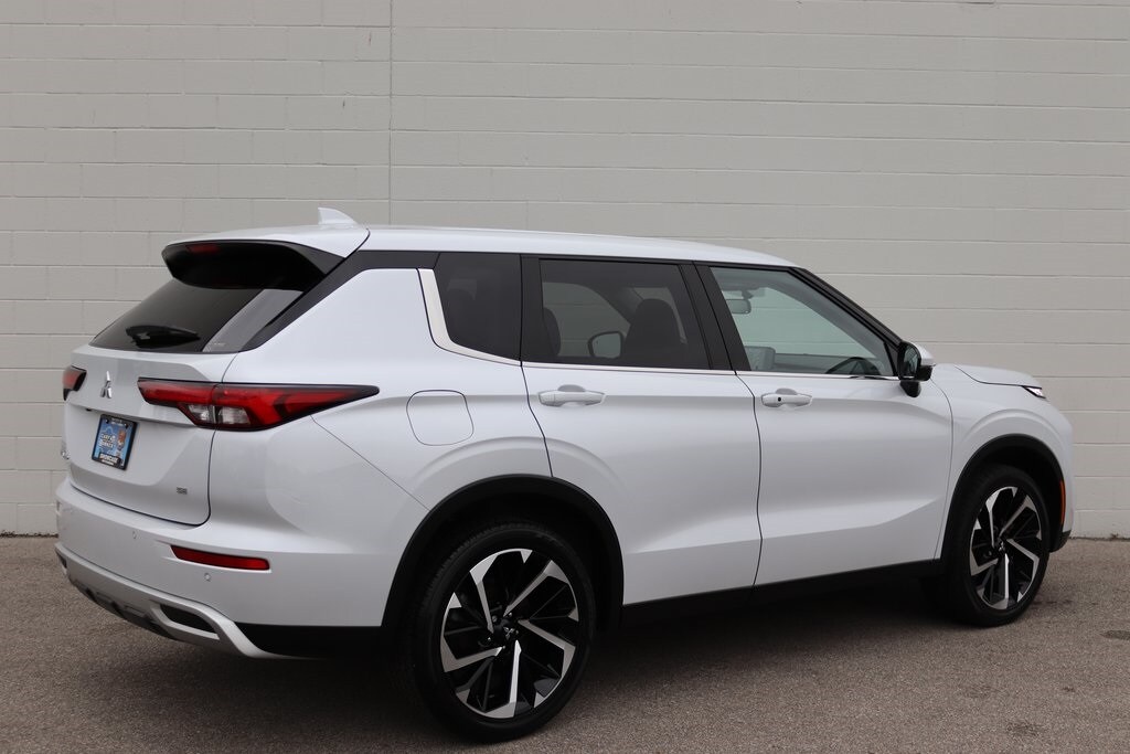 2024 Mitsubishi Outlander SE Ralliart photo 3