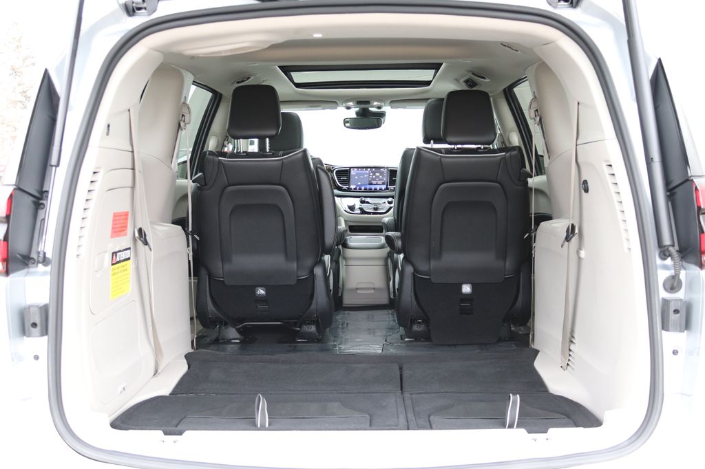 2023 Chrysler Pacifica Hybrid Limited - Photo 40