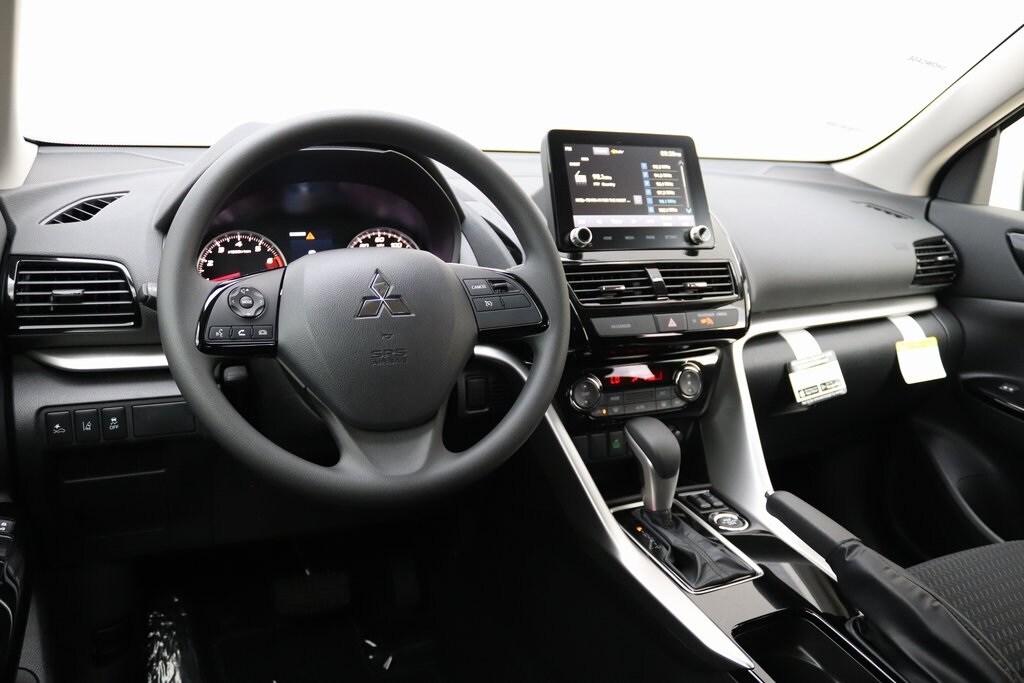 2026 Mitsubishi Eclipse Cross LE photo 3
