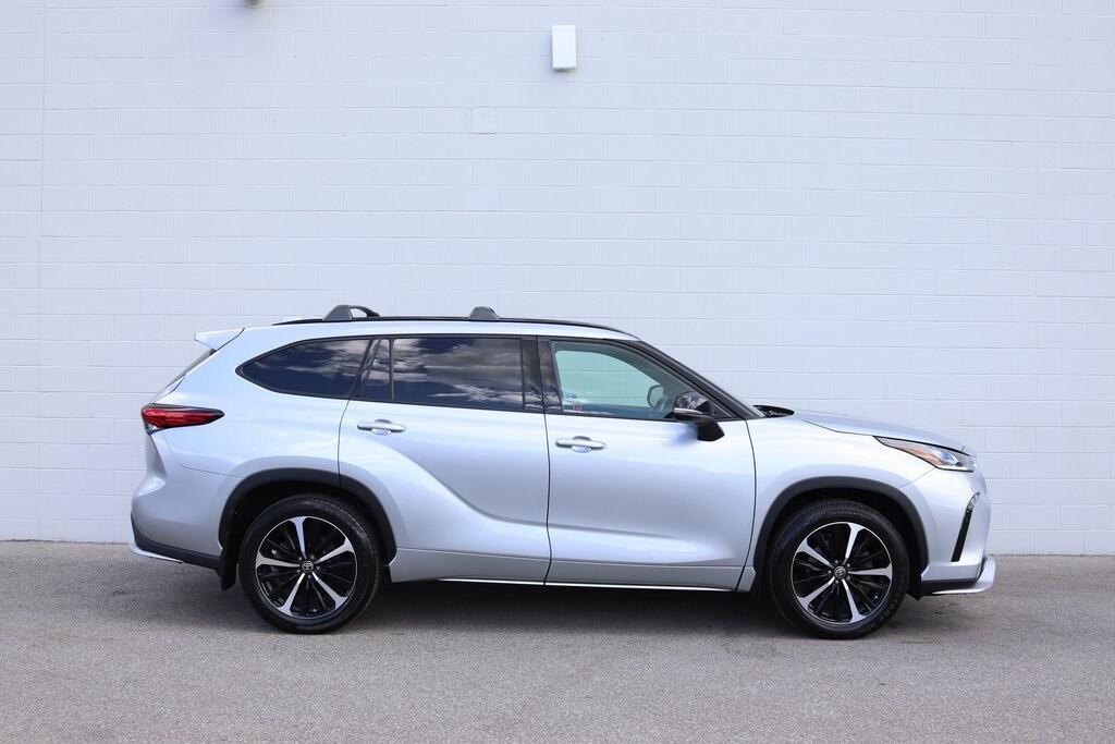 2022 Toyota Highlander XSE photo 2