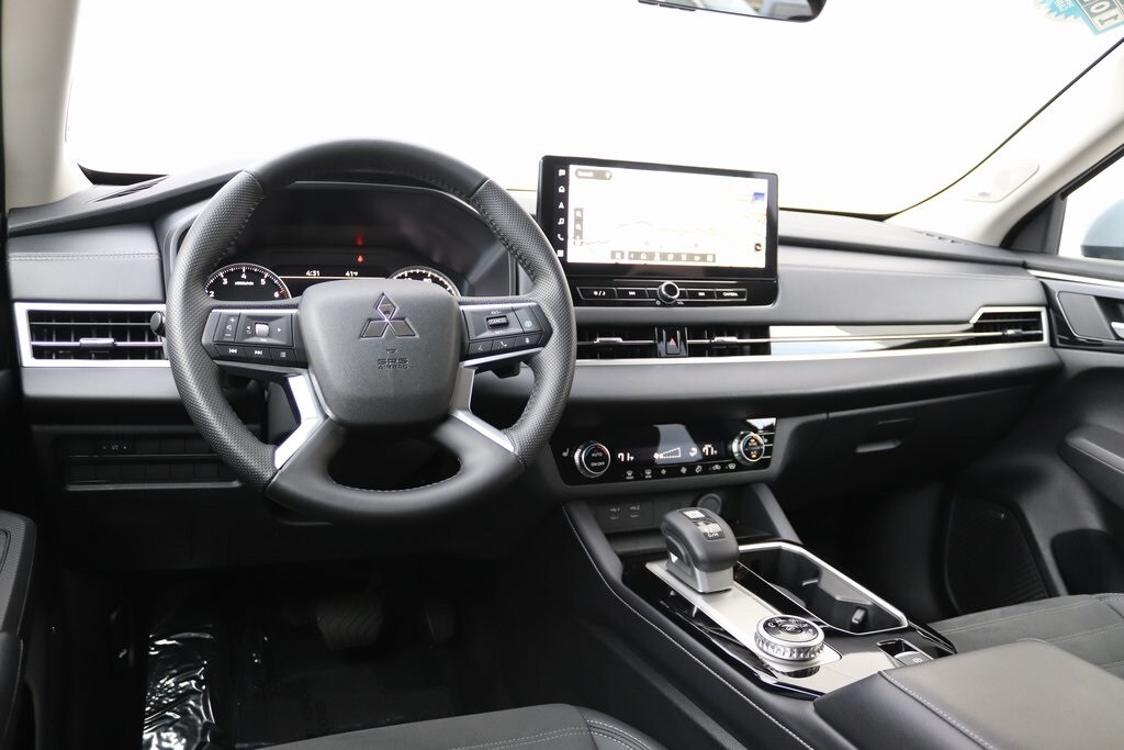 2025 Mitsubishi Outlander SE Ralliart photo 4