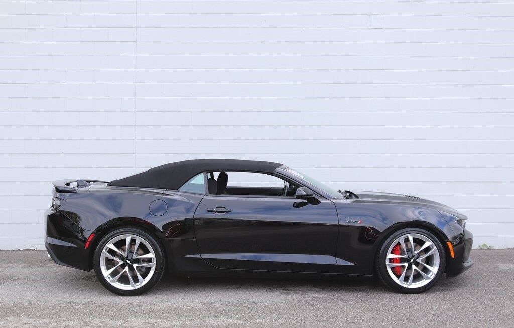 2023 Chevrolet Camaro LT1 photo 2