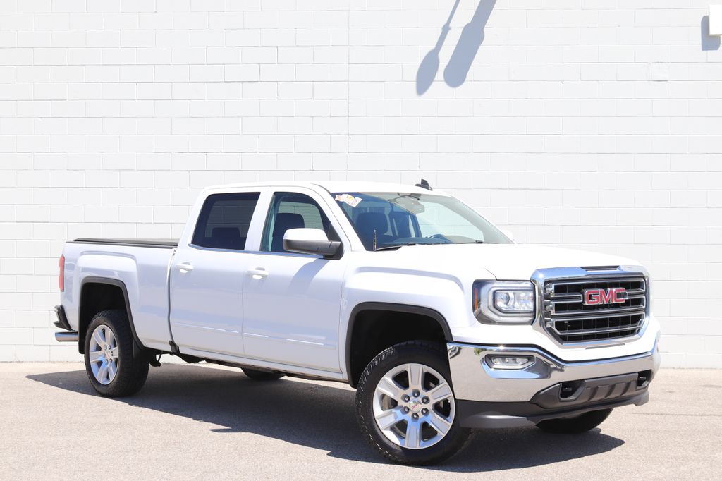 2017 GMC Sierra 4WD Crew Cab Short Box SLE's photo