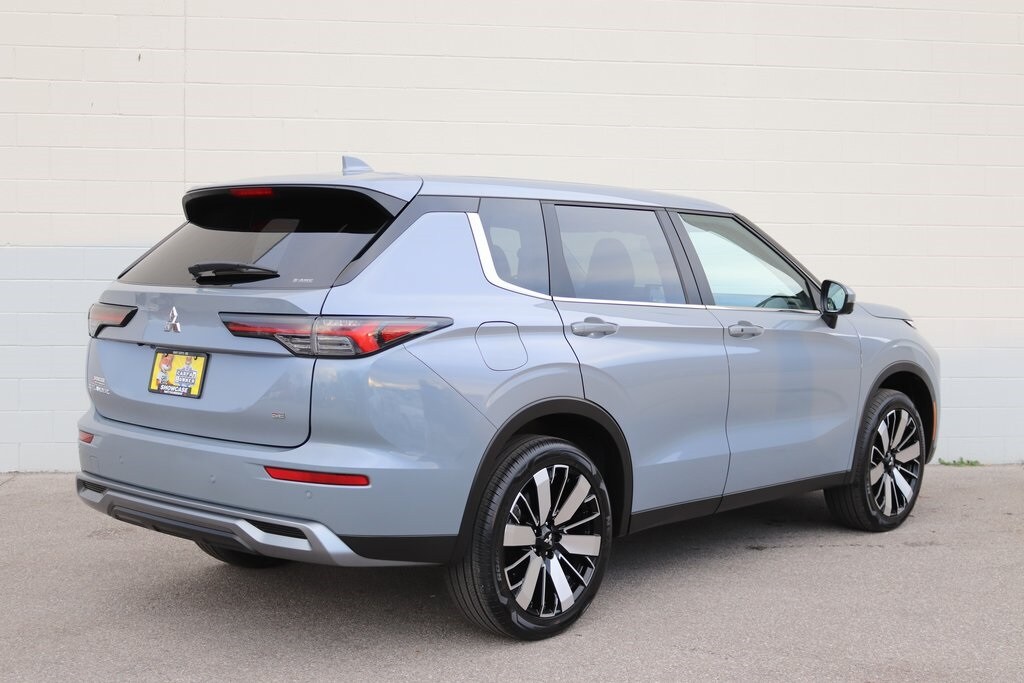 2025 Mitsubishi Outlander SE Ralliart photo 3