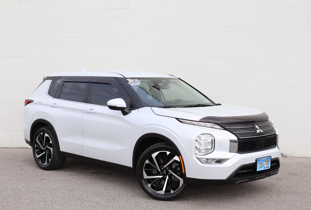 2022 Mitsubishi Outlander ES
