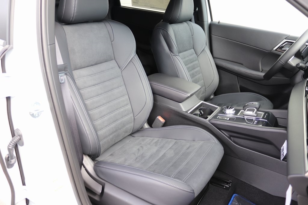 2025 Mitsubishi Outlander Plug-in Hybrid SE - Photo 26