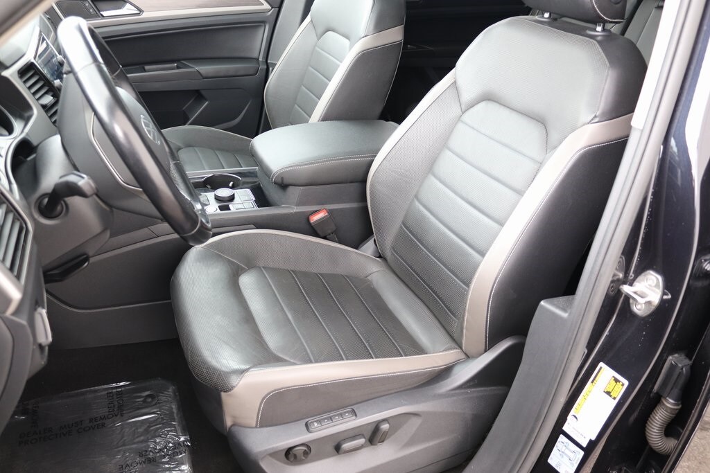 2021 Volkswagen Atlas SEL photo 3
