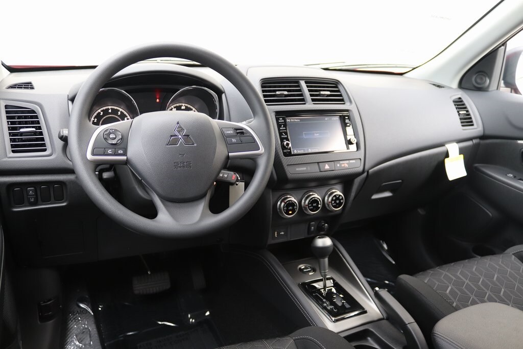 2025 Mitsubishi Outlander Sport ES photo 3