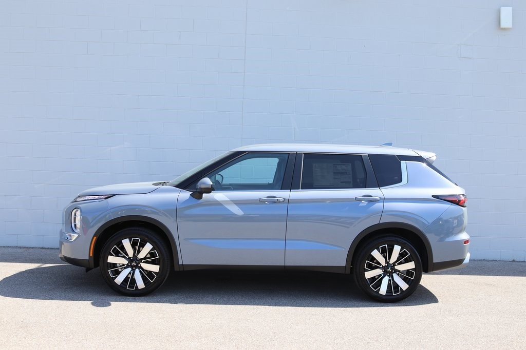 New 2025 Mitsubishi Outlander SE SUV