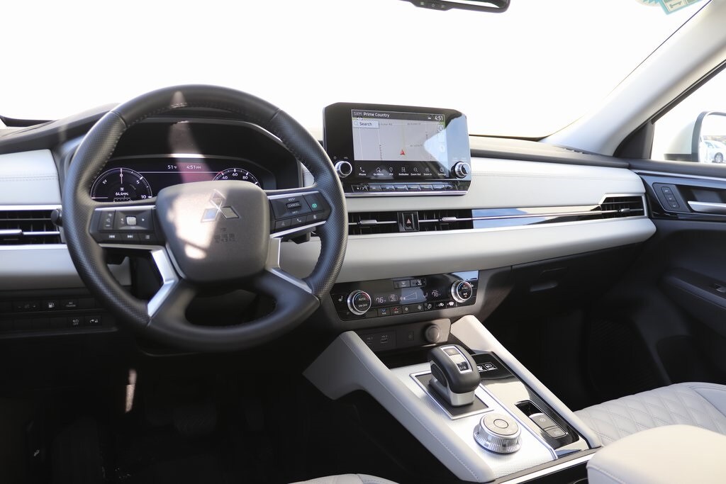 2023 Mitsubishi Outlander PHEV SEL photo 2