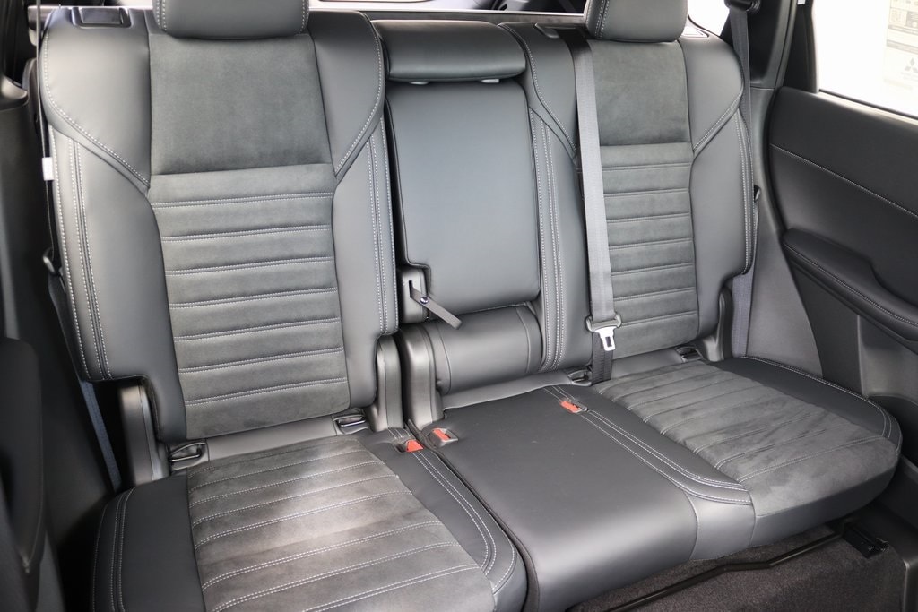 2025 Mitsubishi Outlander Plug-in Hybrid SE - Photo 27