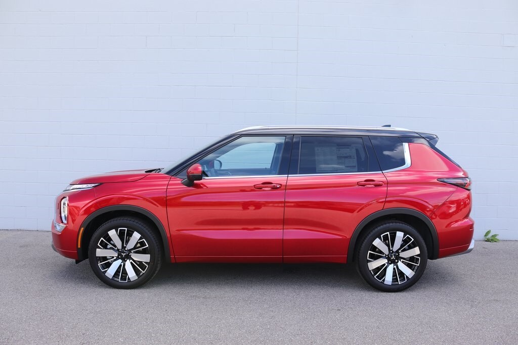 2025 Mitsubishi Outlander SEL photo 2