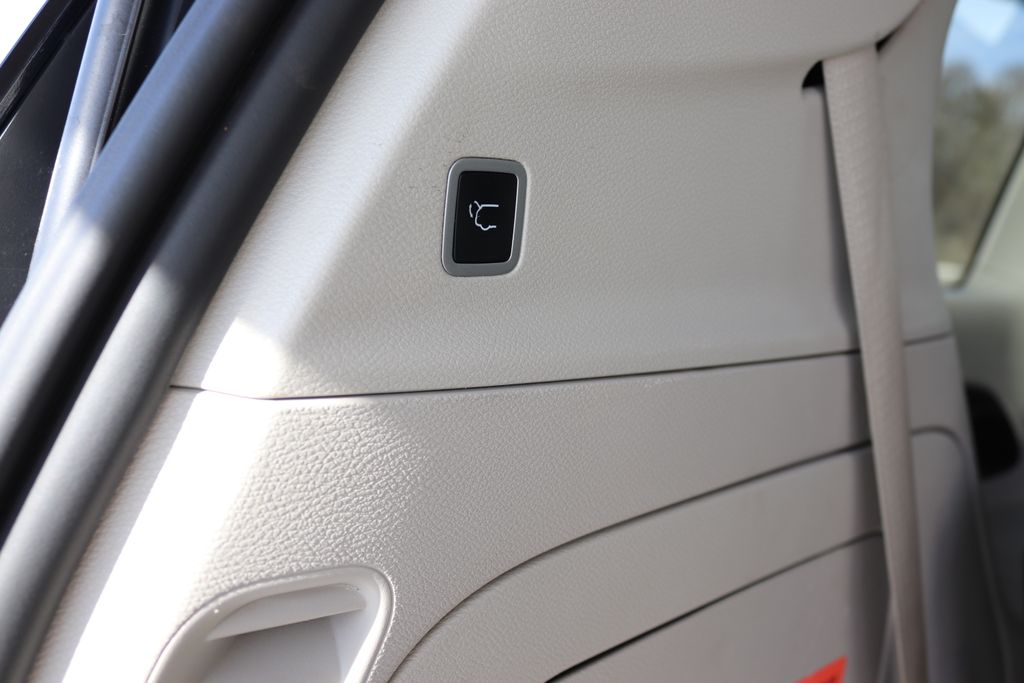 2023 Chrysler Pacifica Hybrid Limited - Photo 35