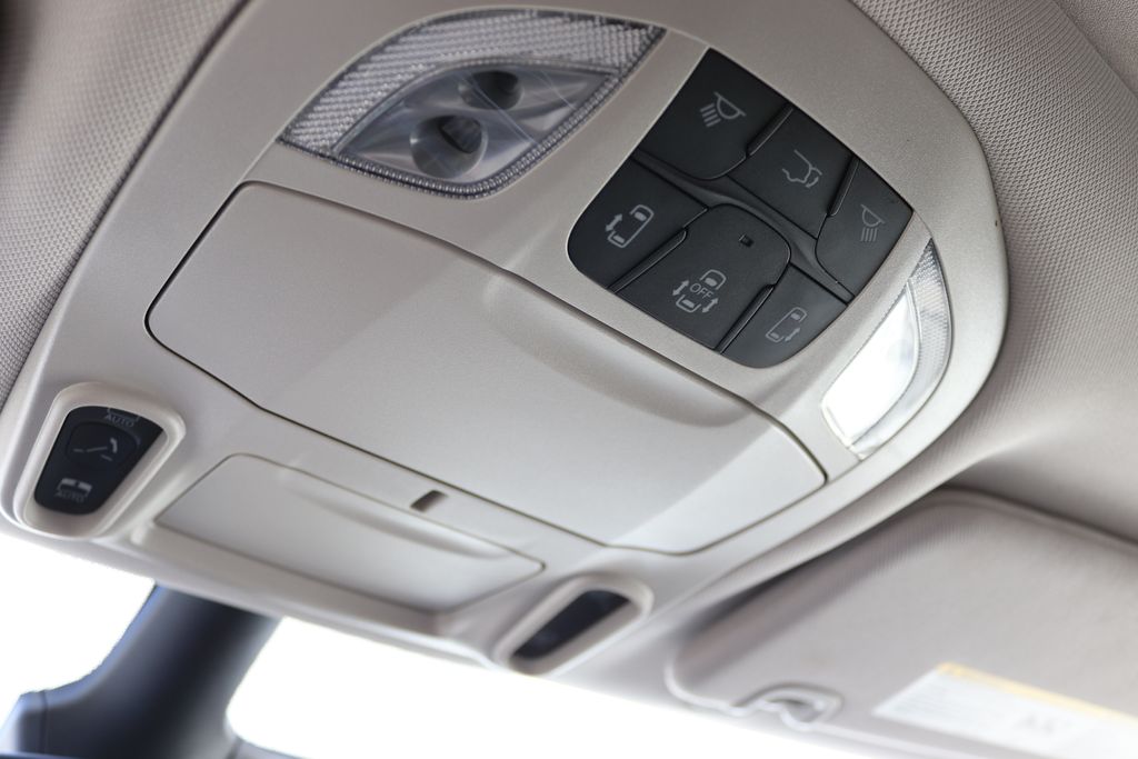 2023 Chrysler Pacifica Hybrid Limited - Photo 17