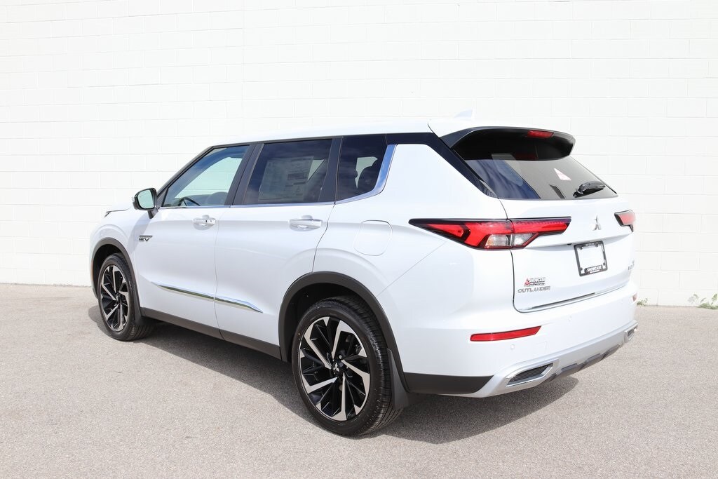 2025 Mitsubishi Outlander PHEV SE photo 2