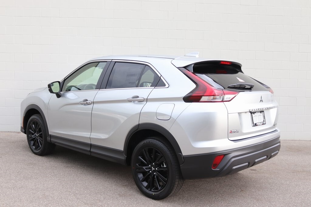 2026 Mitsubishi Eclipse Cross LE photo 2