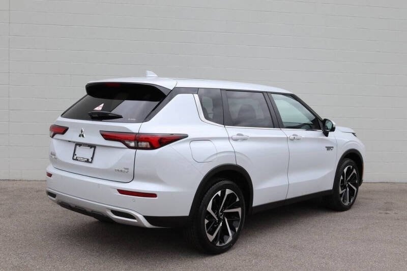 2025 Mitsubishi Outlander Plug-in Hybrid SE - Photo 16