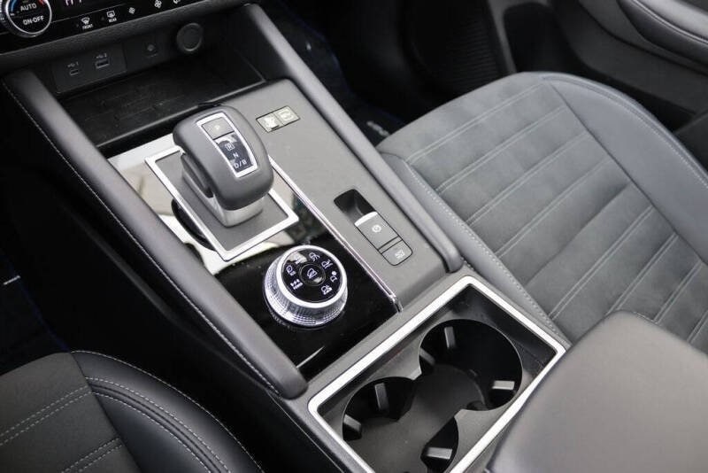2025 Mitsubishi Outlander Plug-in Hybrid SE - Photo 23