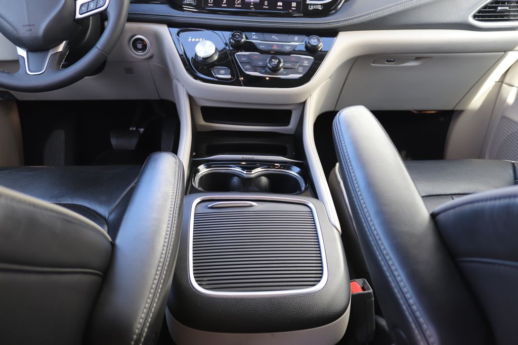 2023 Chrysler Pacifica Hybrid Limited - Photo 29