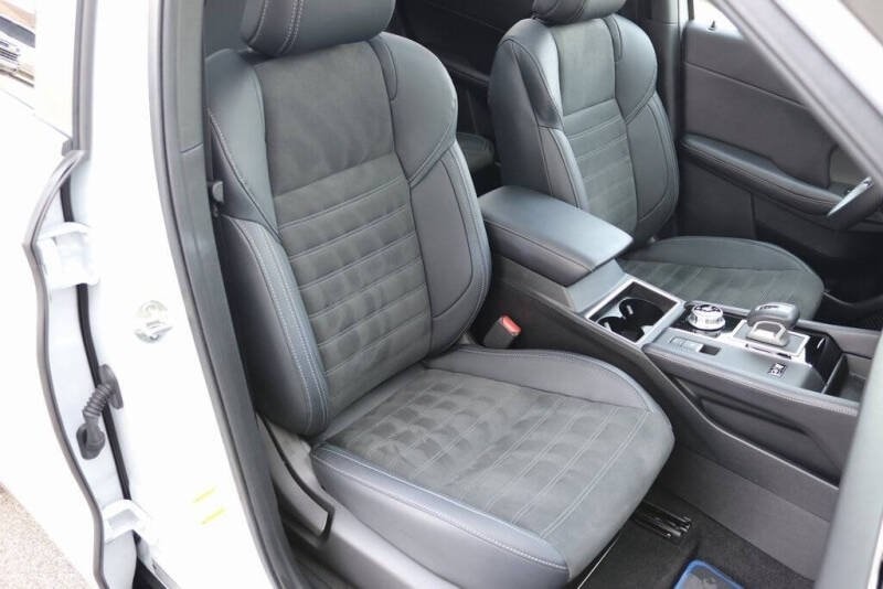2025 Mitsubishi Outlander Plug-in Hybrid SE - Photo 10